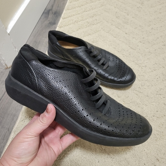 Clarks Collection Black Leather Sneakers - Picture 1 of 8